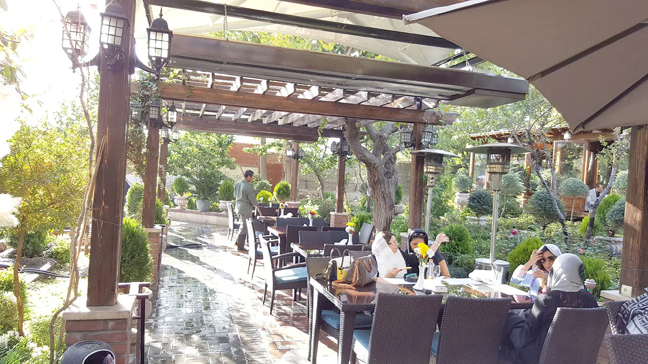 گرمایش باغ رستوران لرد