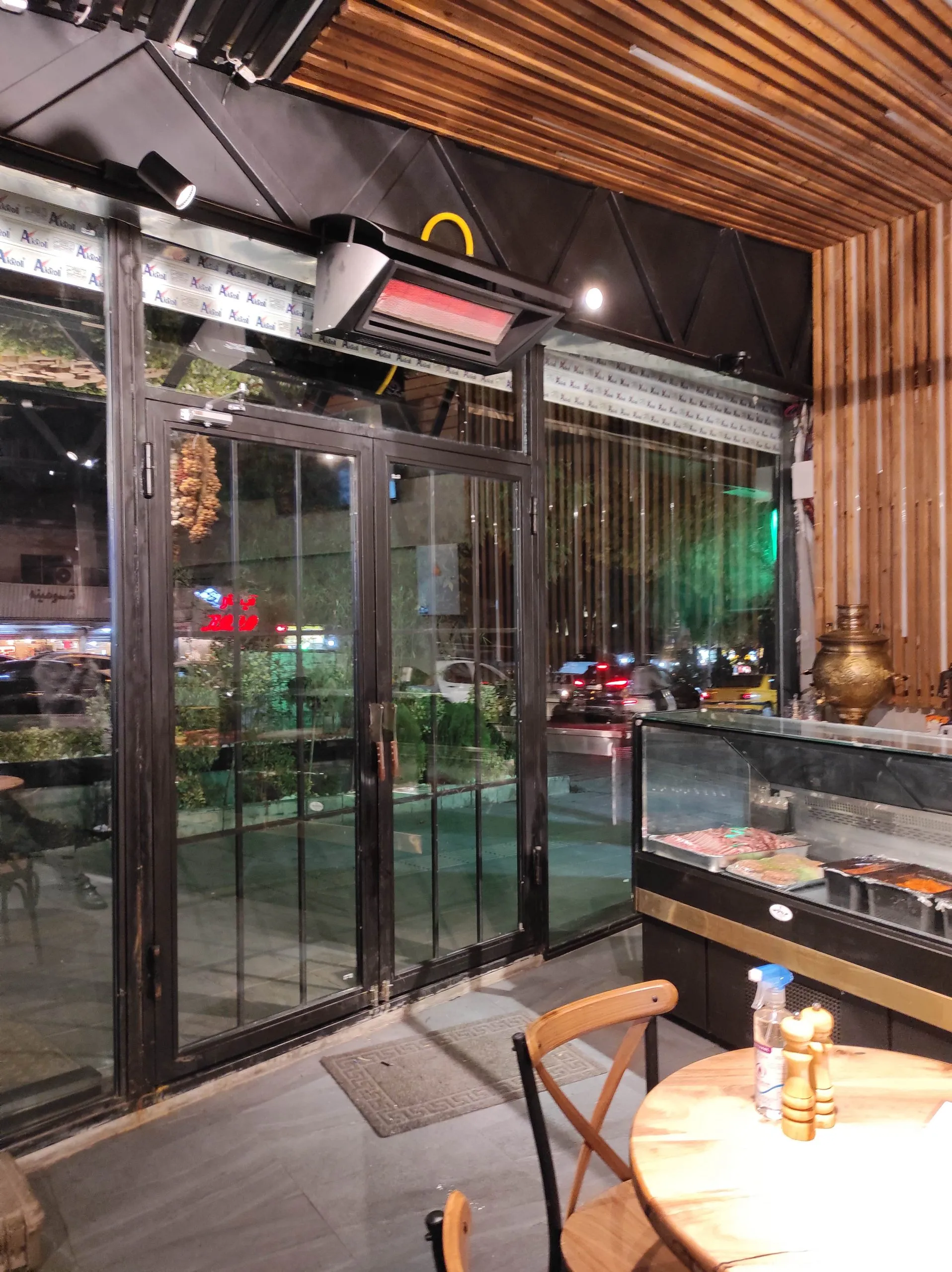 رستوران ترخون قلهک