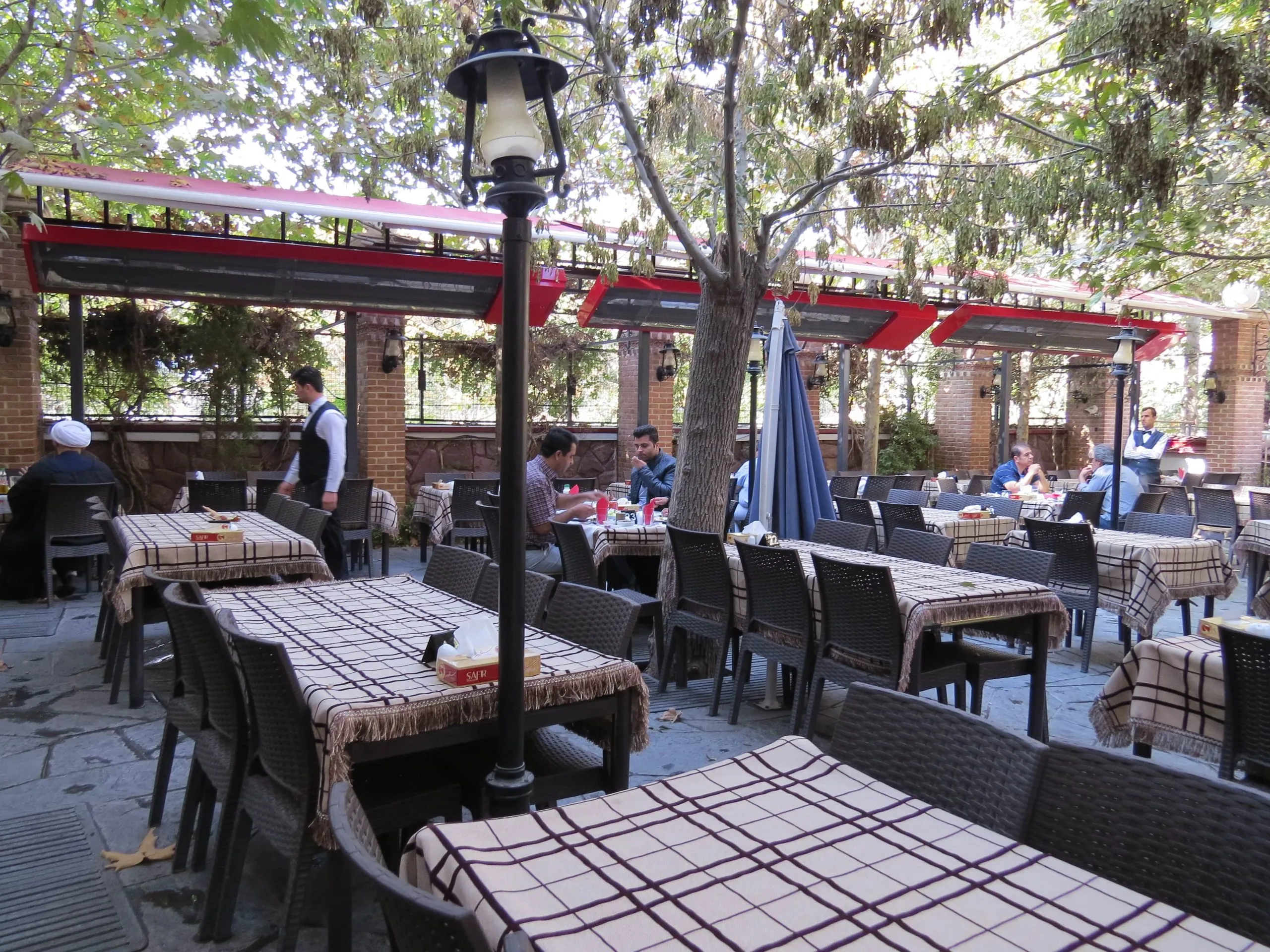 رستوران سفیر جاده فشم