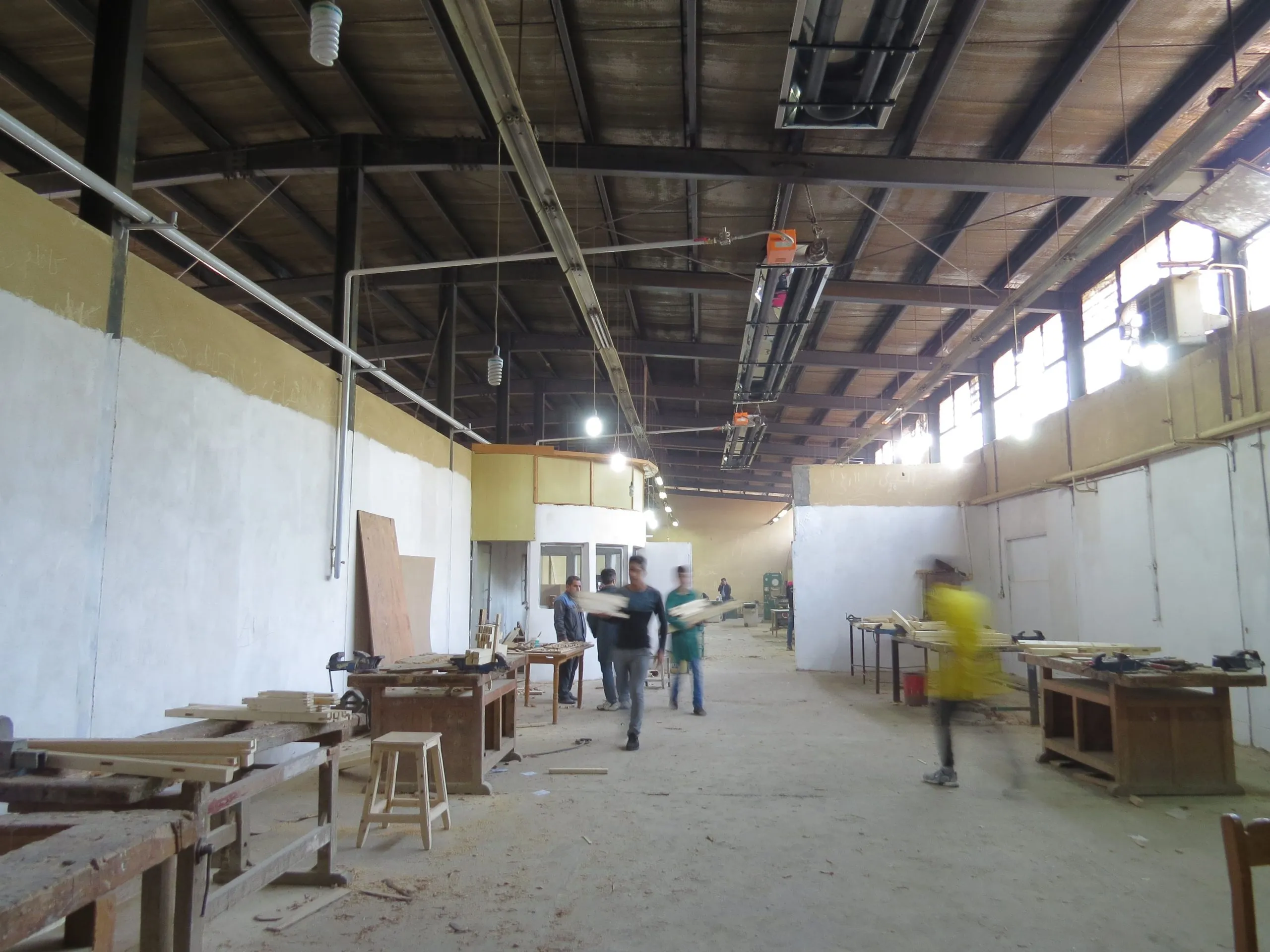 کارگاه نجاری هنرستان شهید با هنر زیراب